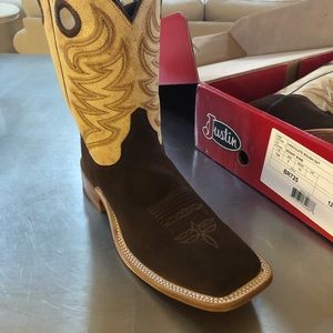 Mens size 12 Justin cowboy boots. Only worn once and paid over 200 originally